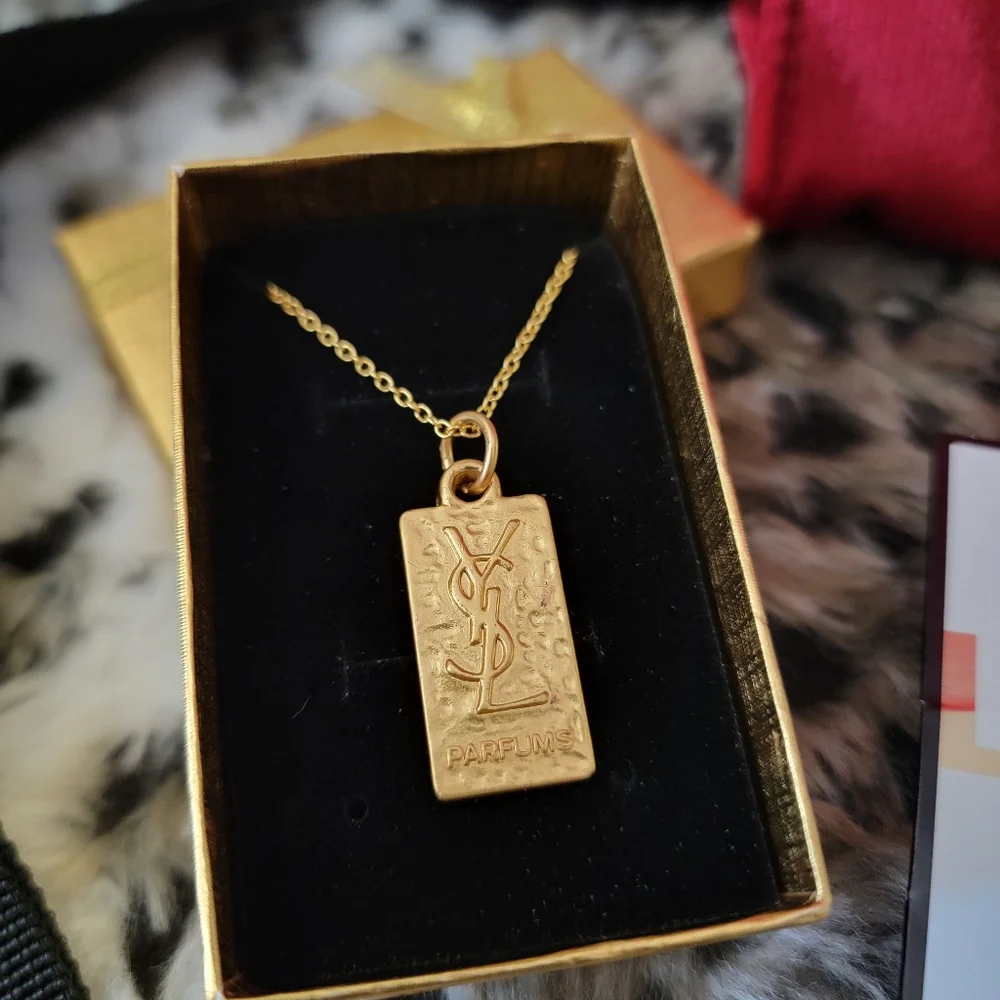 🟢Final Price!! 4pcs Bundle Of YSL parfums pouch, zipper pull & 2Libre